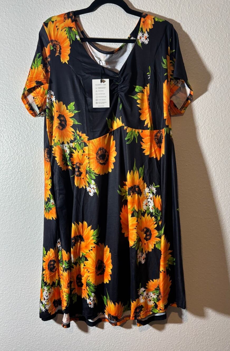 Pinup Fashion NWT Size 22 Sunflower Ruched Bodice V-Neck Knee-Length Black Dress